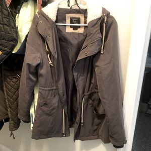 Light weight jacket, barely worn. Gray, Medium.